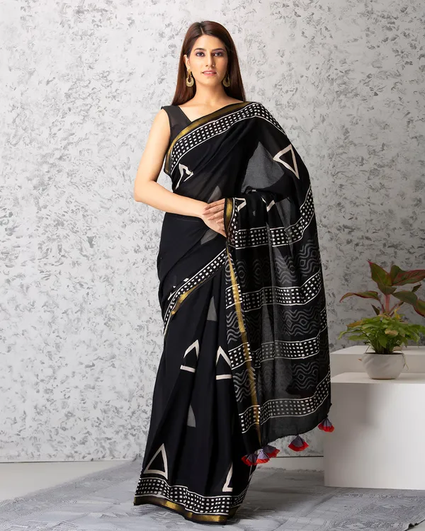 Black_Cotton_Triangle_Motifs_Hblock_Print_Mulmul_Saree_For_Women